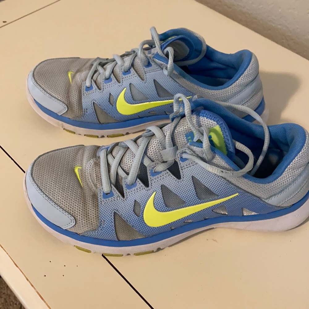 Nike women’s 8 Training shoes